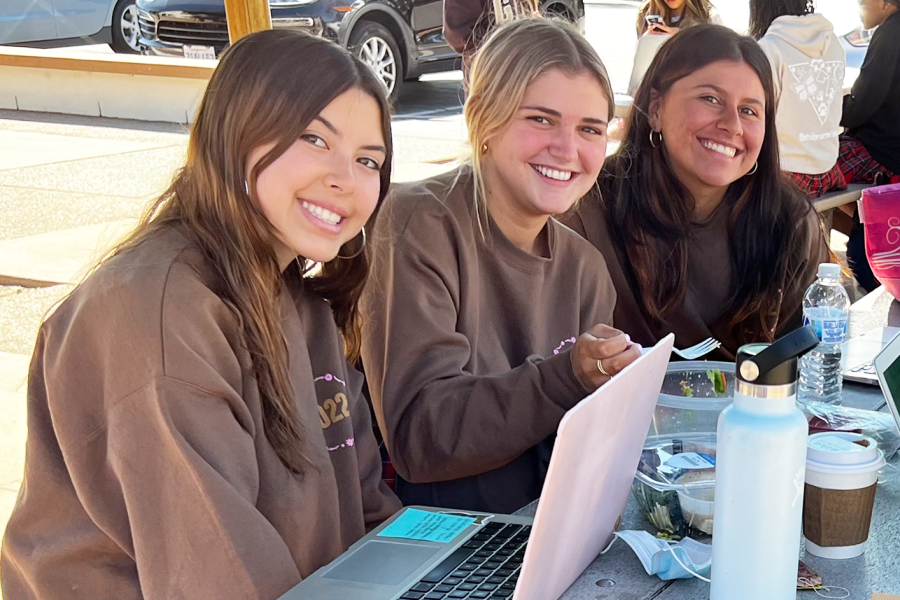 During lunch, Sasha Kalpakoff ‘22, Luisa Farroni ‘22 and Luna Ruiz ‘22 hang out on senior patio while eating their lunches and doing some homework. 